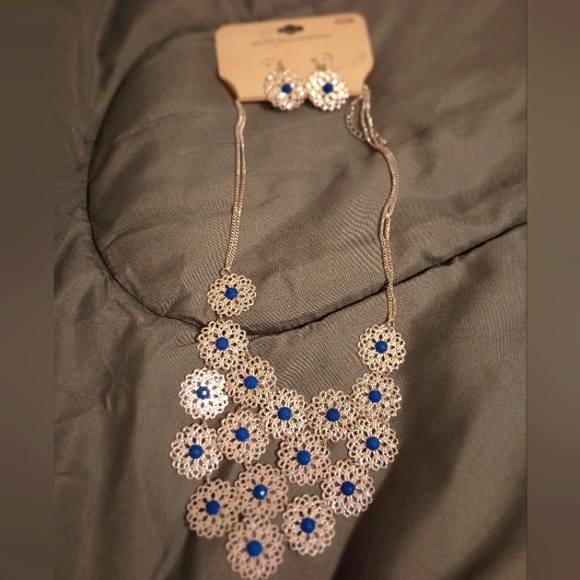 Necklaces Set - Picture 1 of 2